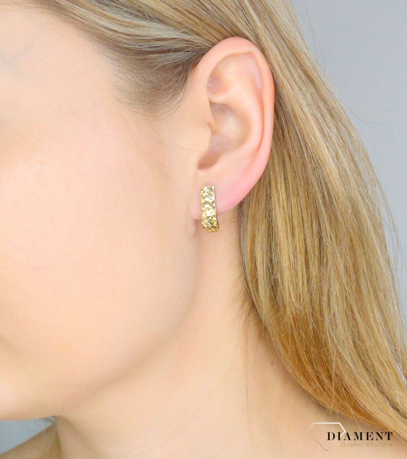 Złote kolczyki damskie 585 klasyka z ozdobnym grawerowaniem KL 2732A.jpg